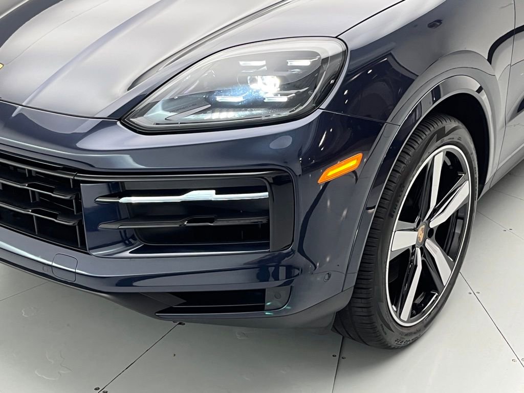 Used 2025 Porsche Cayenne image 49