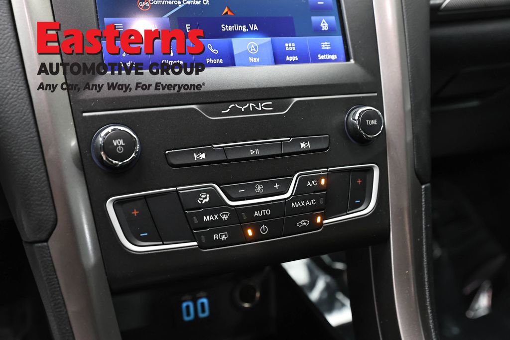 Used 2020 Ford Fusion SE FWD image 18