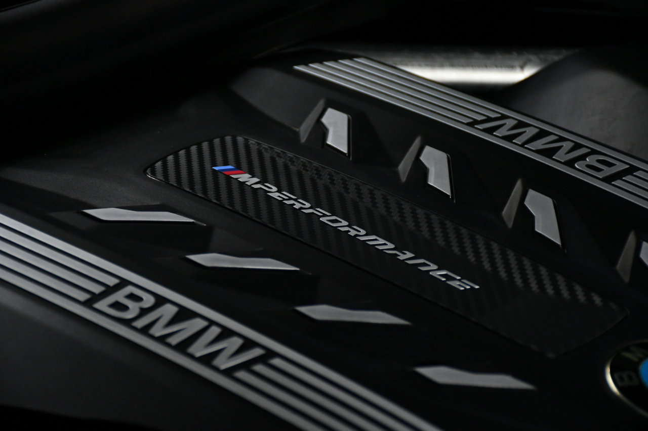 Used 2022 BMW X7 M50i w/ Executive Package image 15