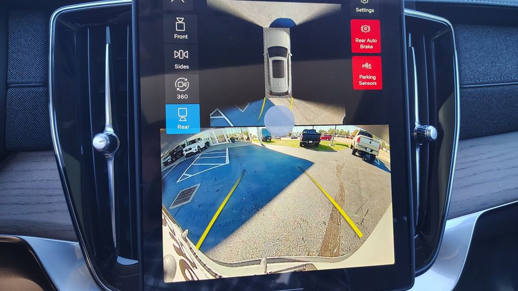 New 2026 Volvo XC90 B6 Plus w/ Protection Package Premier image 21