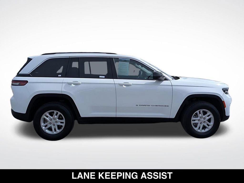 Used 2024 Jeep Grand Cherokee Laredo AWD/4WD image 9