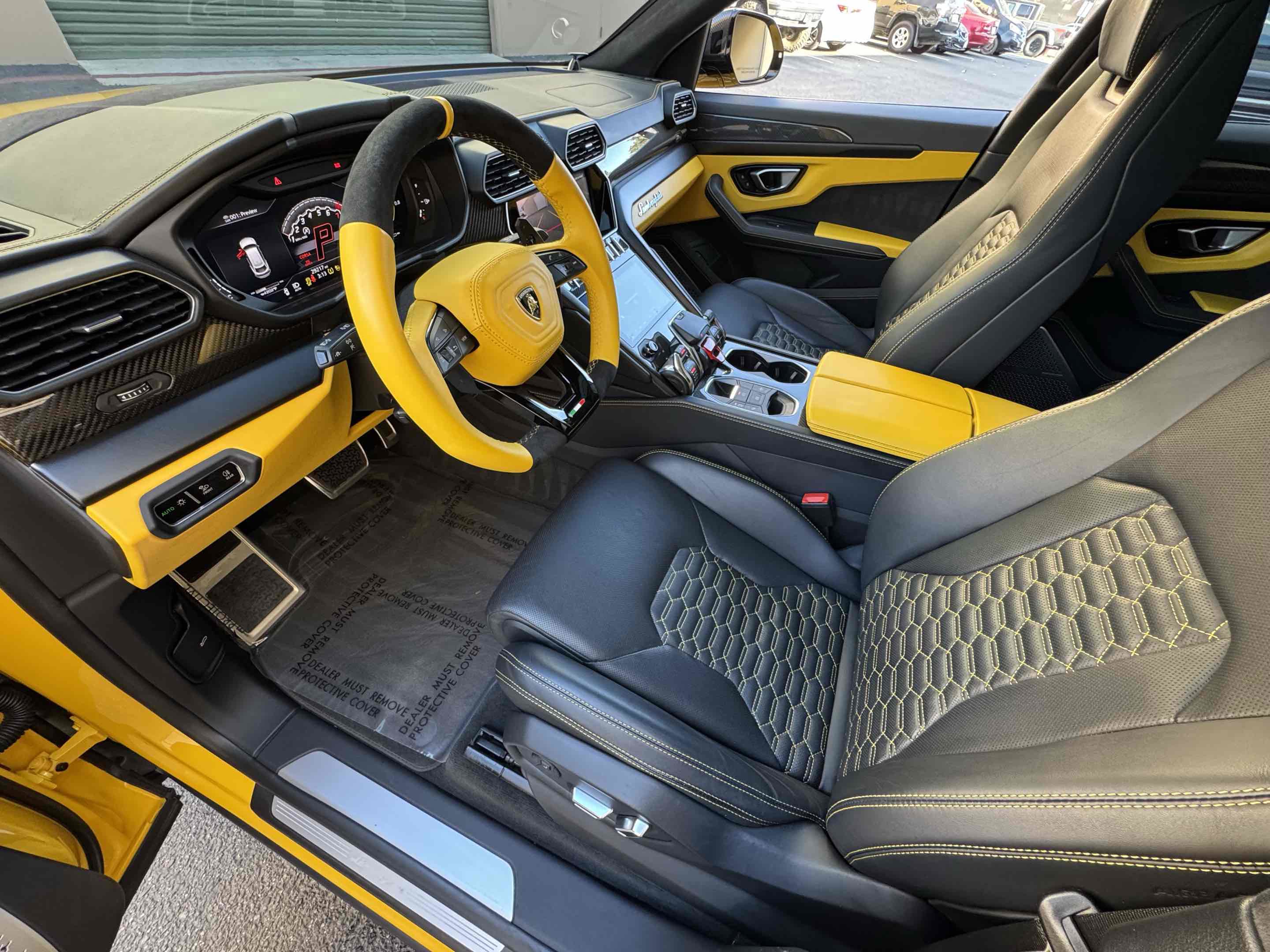 Used 2021 Lamborghini Urus image 26