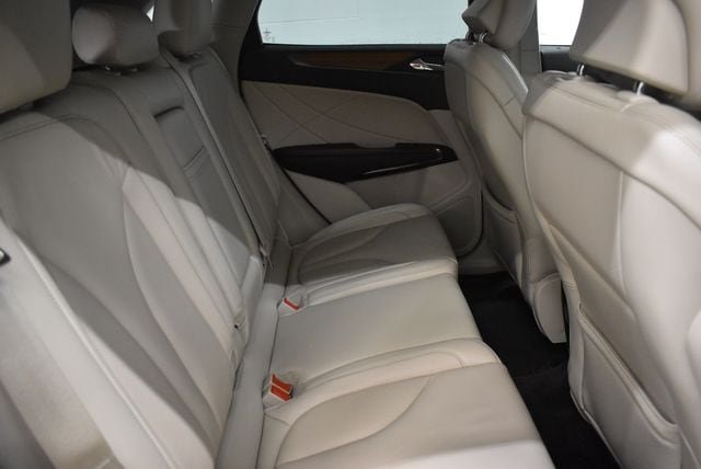 Used 2019 Lincoln MKC Select w/ Select Plus Package AWD/4WD image 17