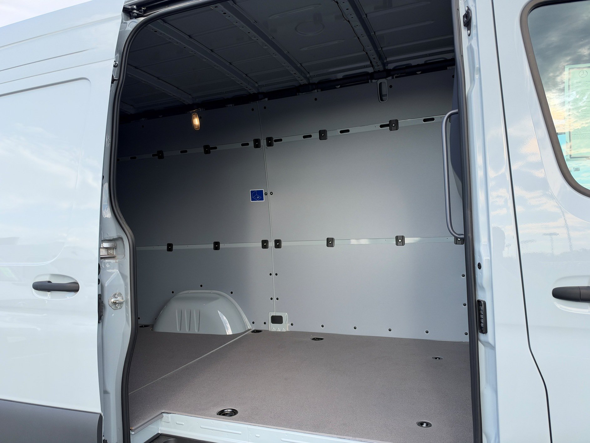 Used 2025 Mercedes-Benz Sprinter 2500 image 20