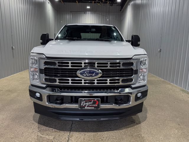 Used 2023 Ford F250 XLT AWD/4WD image 9