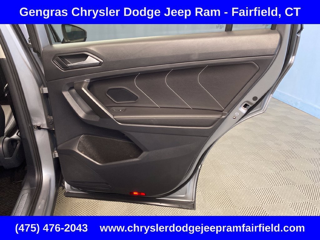 Used 2023 Volkswagen Tiguan SE AWD/4WD image 39
