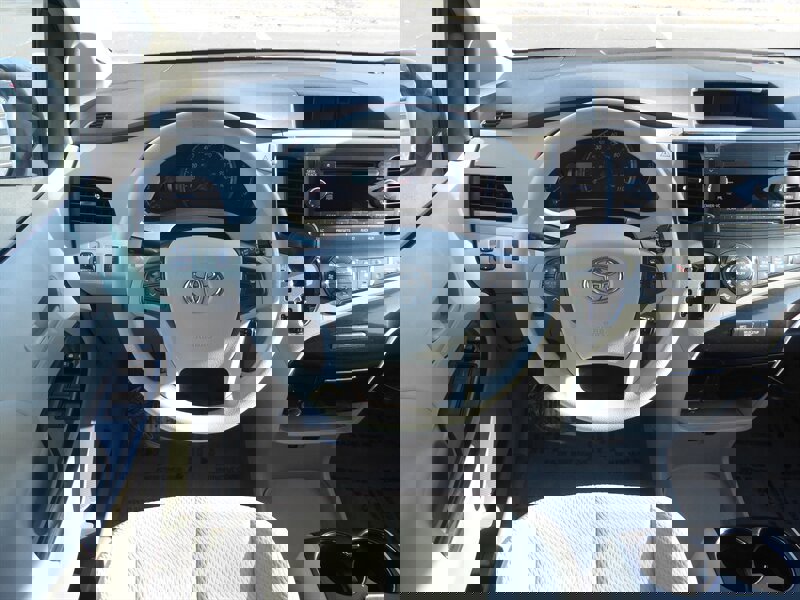 Used 2014 Toyota Sienna LE image 10