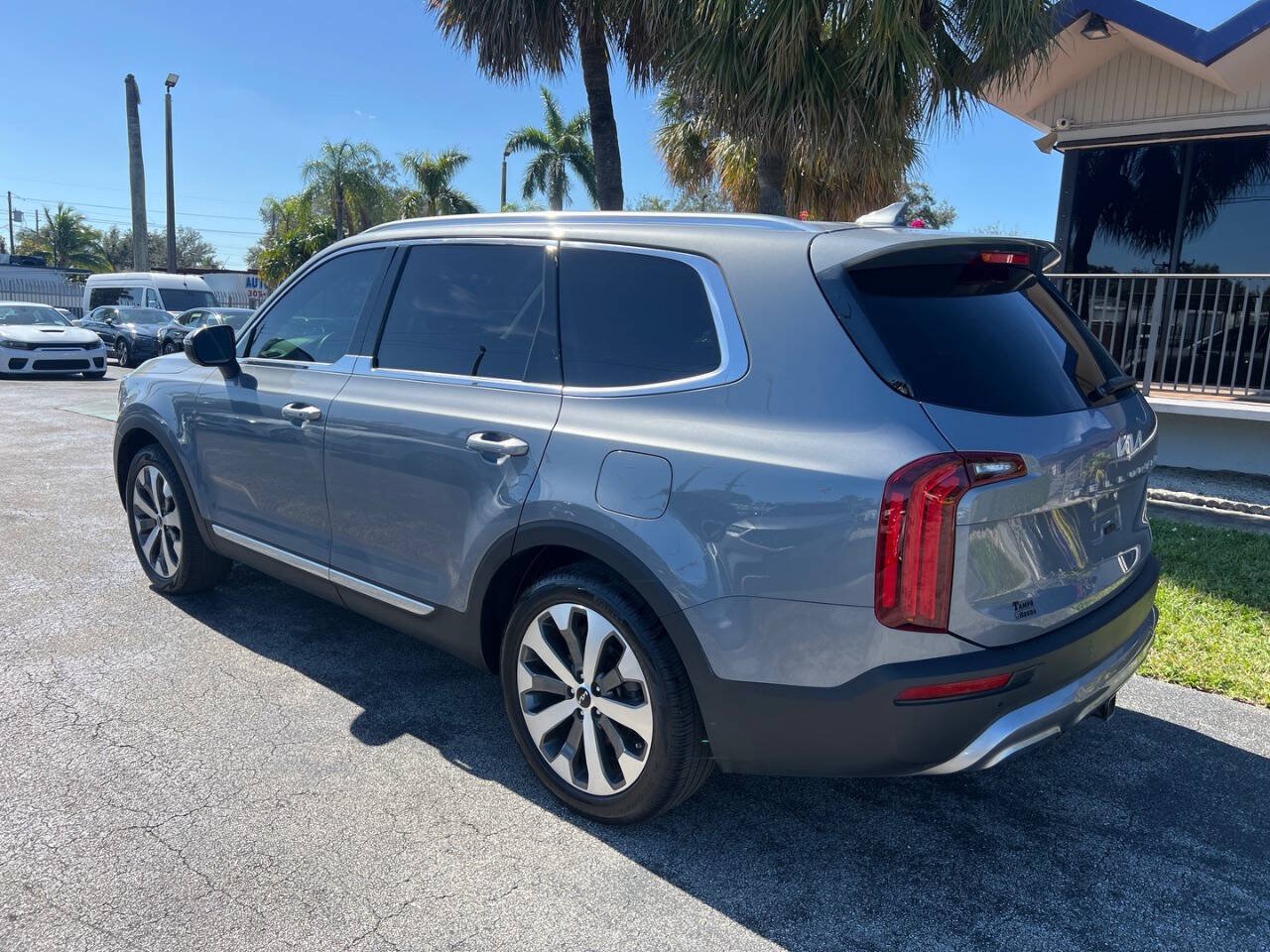 Used 2022 Kia Telluride EX w/ EX Premium Package FWD image 8
