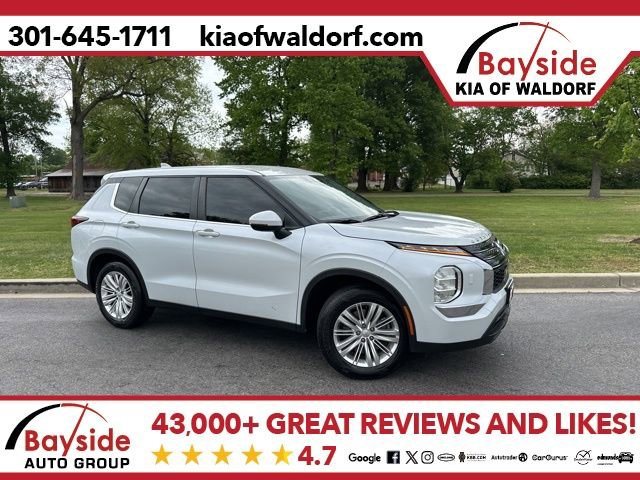 Used 2023 Mitsubishi Outlander ES AWD/4WD image 1