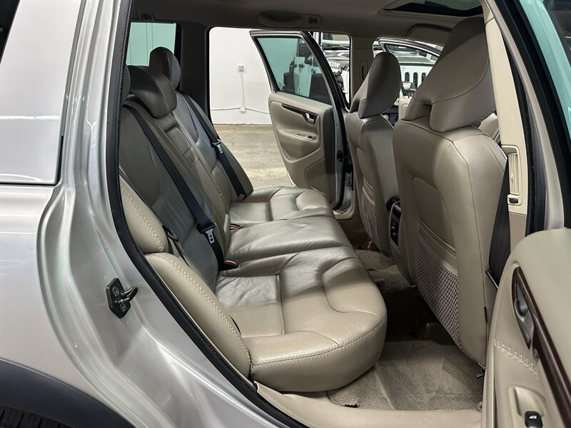 Used 2007 Volvo XC70 AWD/4WD image 14