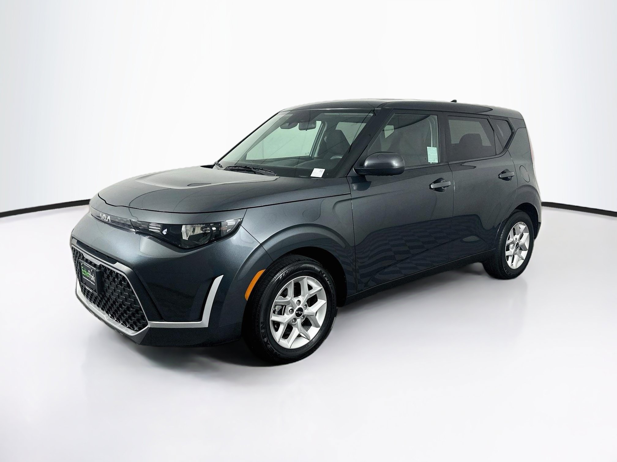 Used 2025 Kia Soul LX w/ LX Technology Package FWD image 3