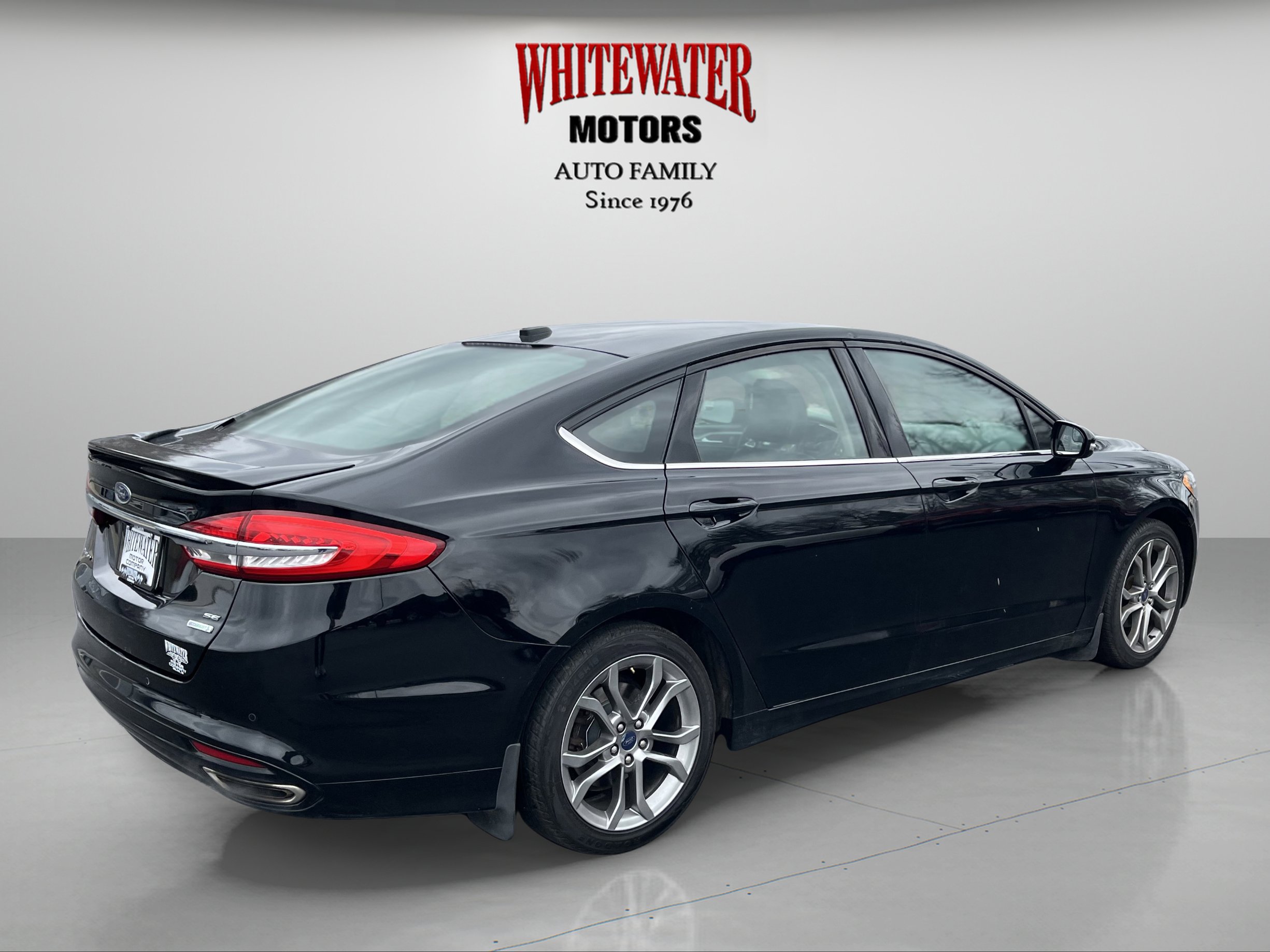 Used 2017 Ford Fusion SE w/ Equipment Group 201A image 5