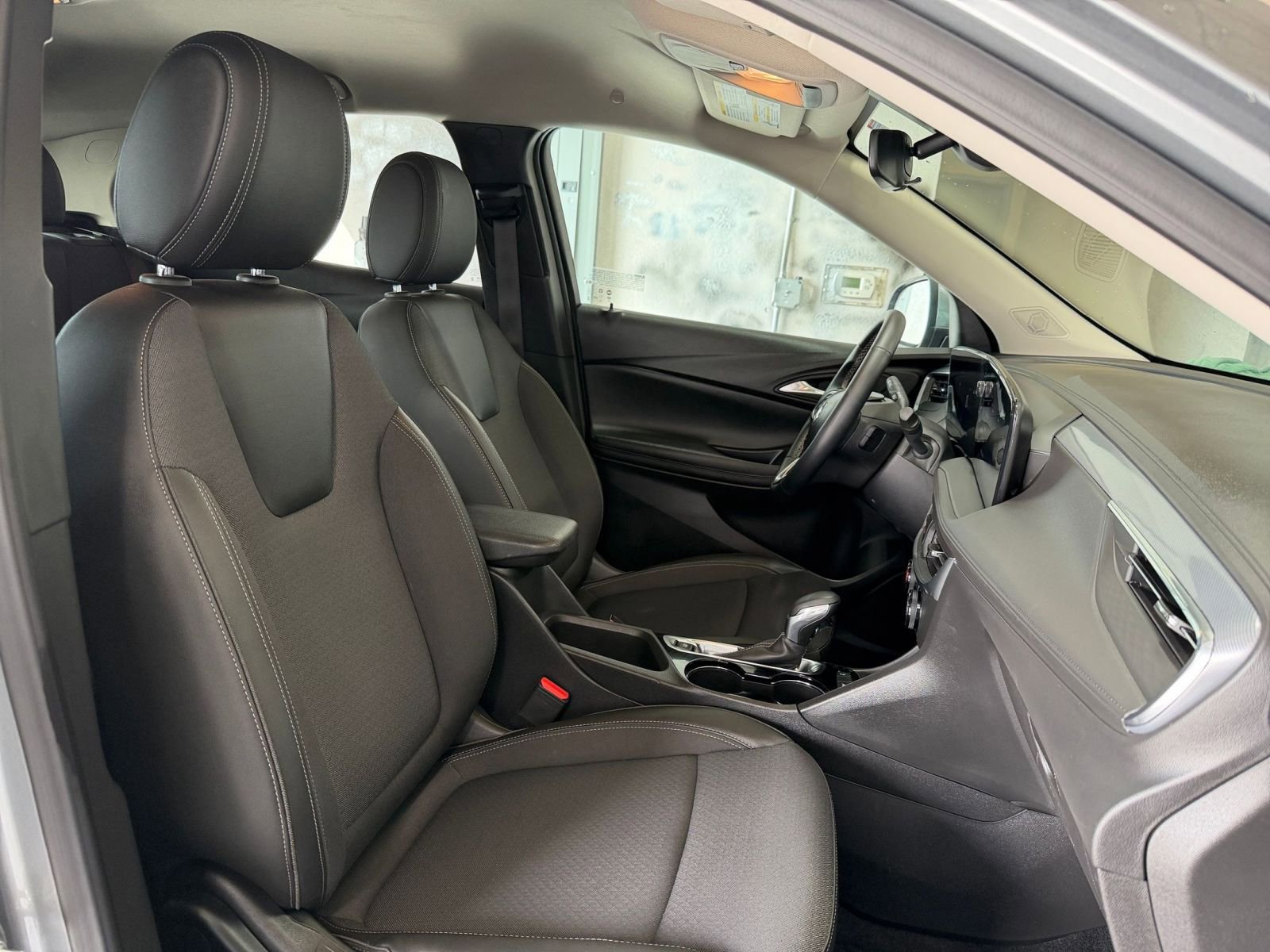 Used 2025 Buick Encore GX Preferred image 34