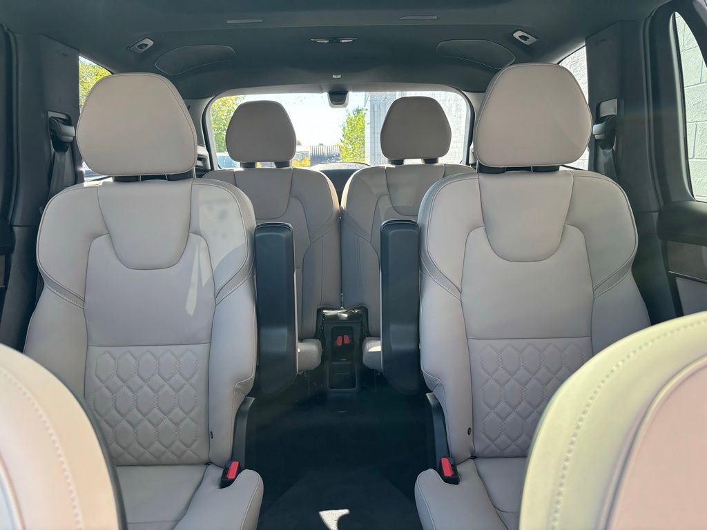 New 2026 Volvo XC90 B6 Plus image 16