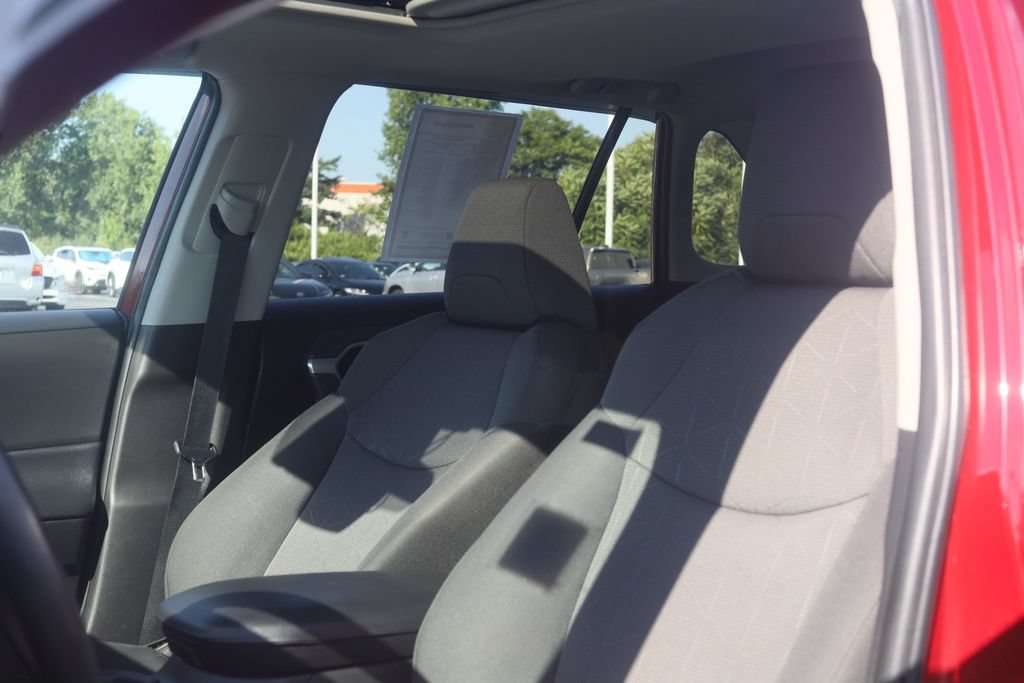 Used 2022 Toyota RAV4 XLE w/ Convenience Package AWD/4WD image 19
