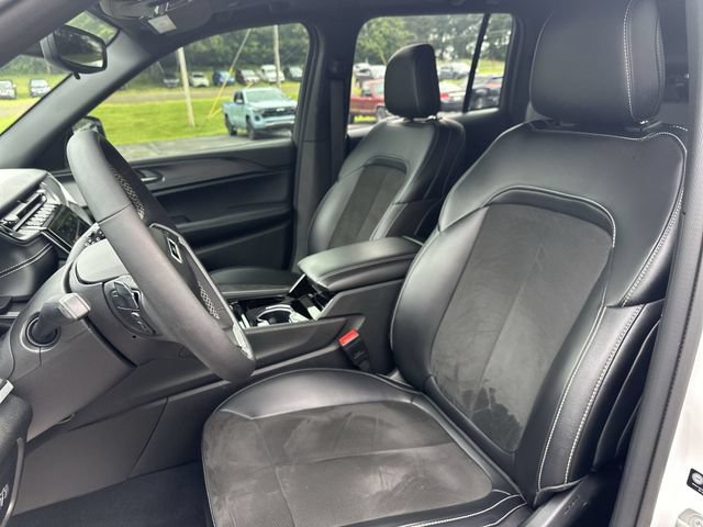 Used 2023 Jeep Grand Cherokee Altitude AWD/4WD image 15