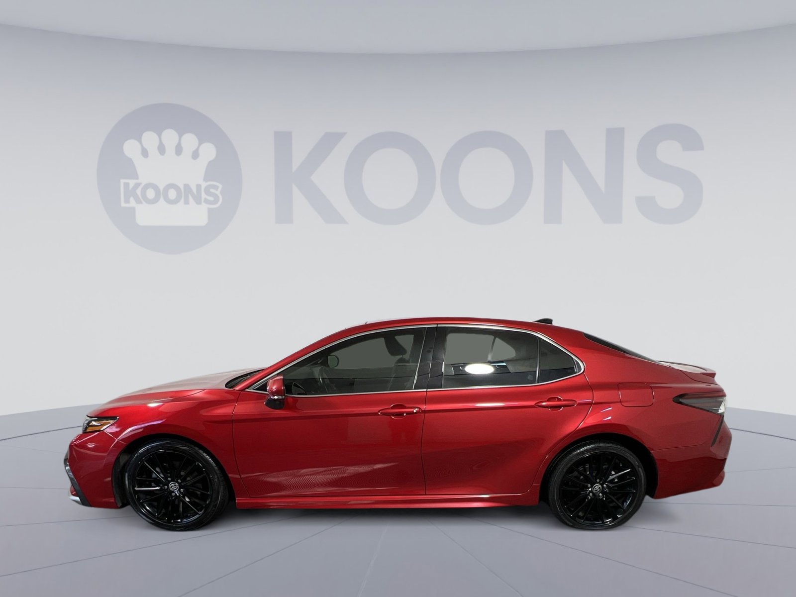 Used 2021 Toyota Camry XSE image 2