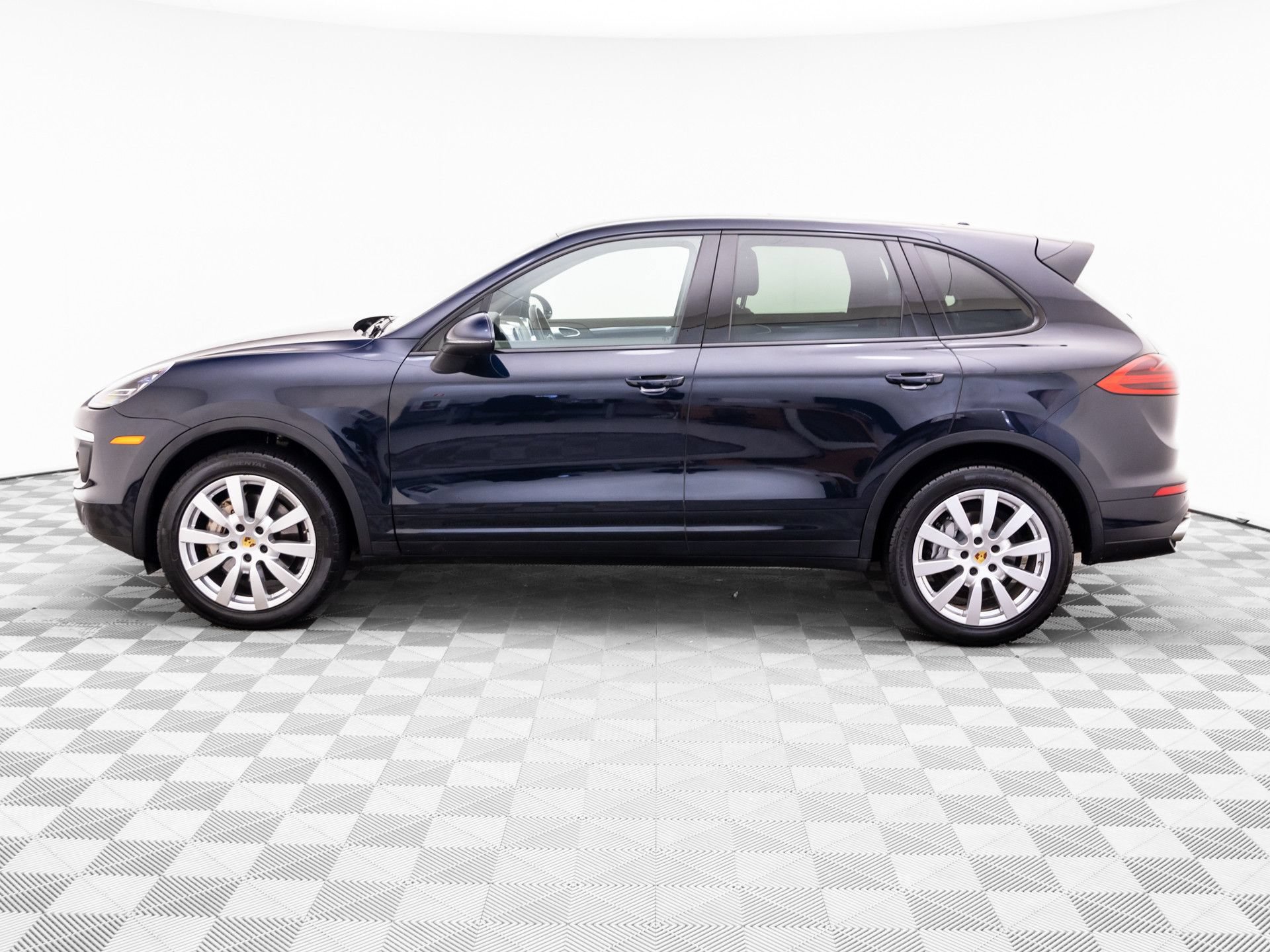 Used 2018 Porsche Cayenne S AWD/4WD image 2