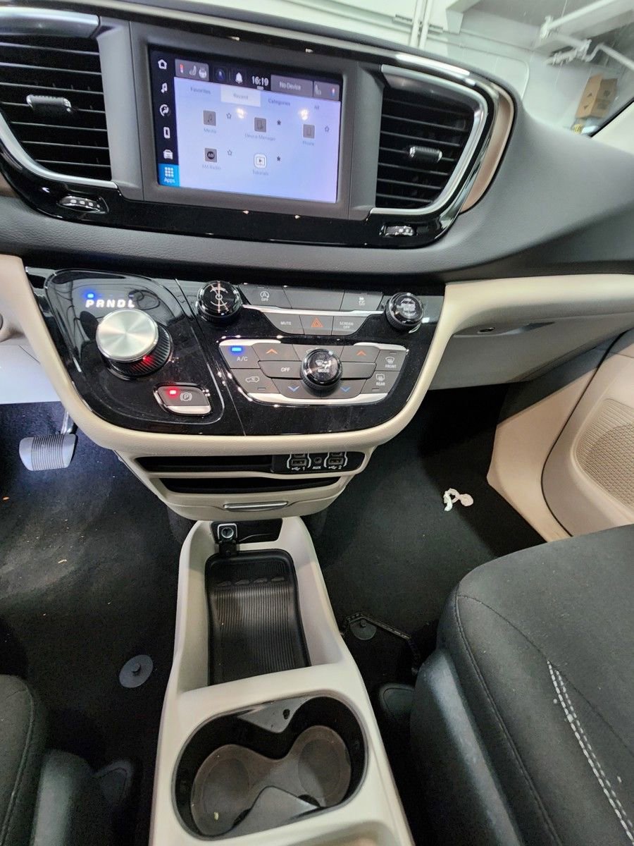Used 2023 Chrysler Voyager LX FWD image 15