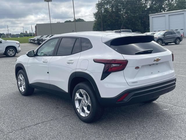 New 2026 Chevrolet Trax LS w/ LS Convenience Package FWD image 5