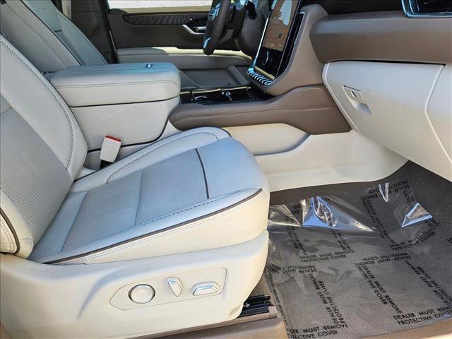 Used 2025 GMC Yukon Denali w/ LPO, Illumination Package AWD/4WD image 19