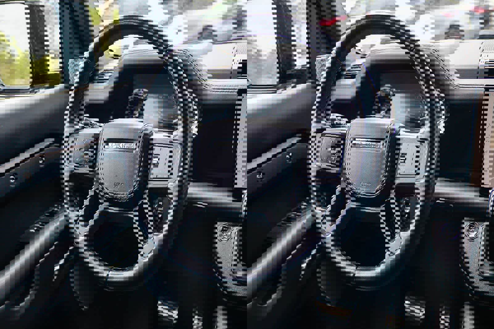 Used 2023 Land Rover Defender 130 X-Dynamic SE image 15