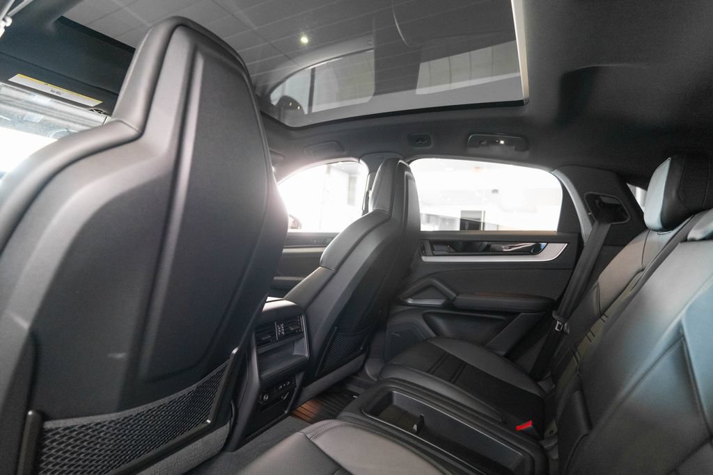 New 2026 Porsche Cayenne Coupe AWD/4WD image 17