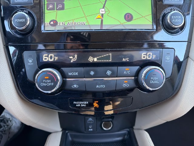 Used 2017 Nissan Rogue SL w/ SL Premium Package FWD image 14