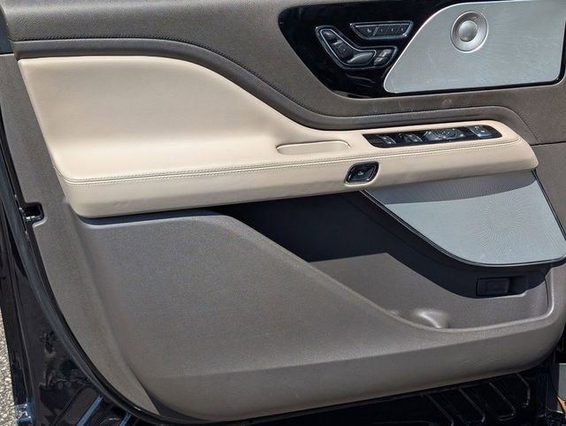 Used 2023 Lincoln Aviator Reserve w/ Equipment Group 201A image 19
