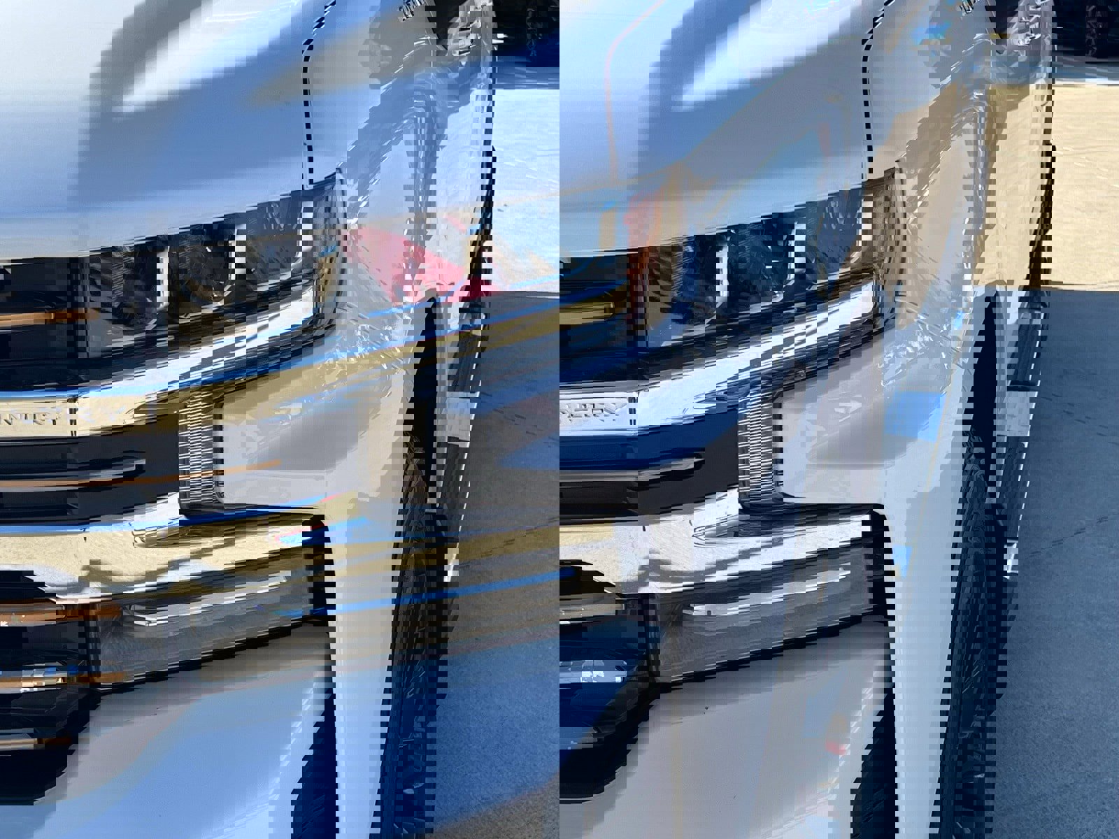 Used 2019 Chevrolet Silverado 1500 High Country w/ Z71 Off-Road Package image 4