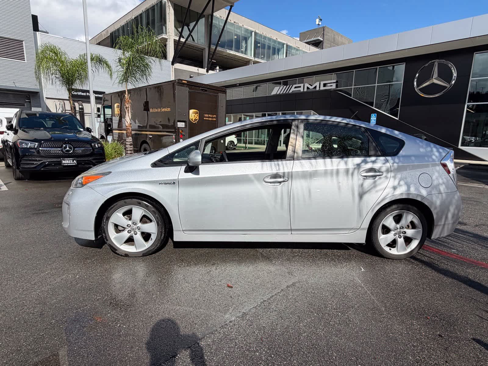 Used 2015 Toyota Prius Five FWD image 2