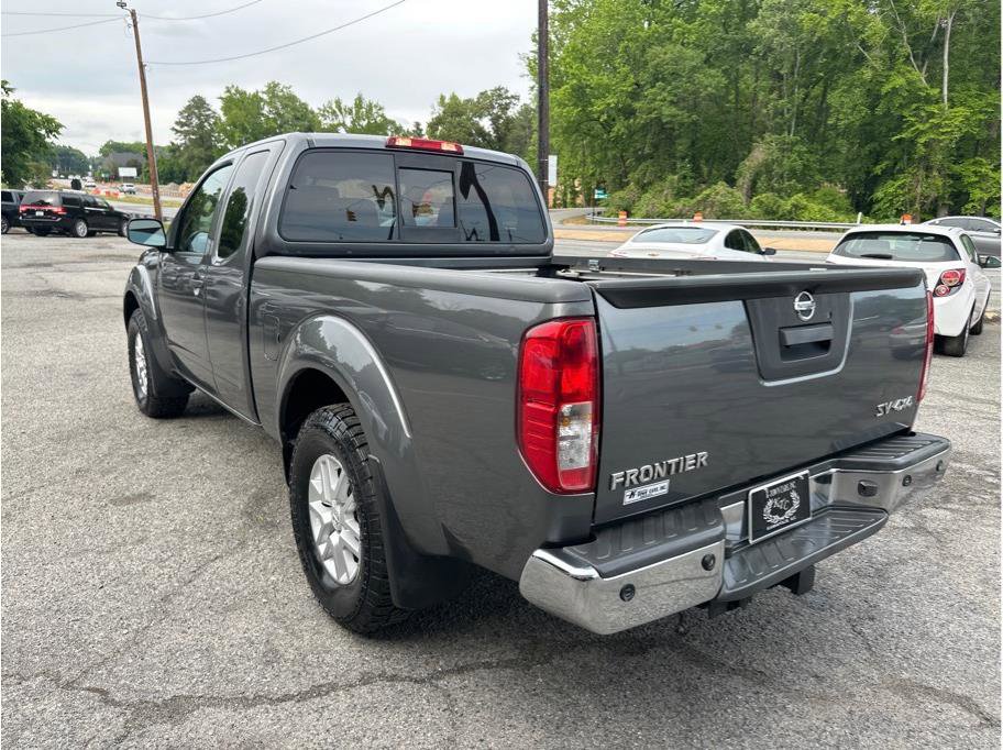 Used 2016 Nissan Frontier SV w/ SV Value Truck Package AWD/4WD image 8