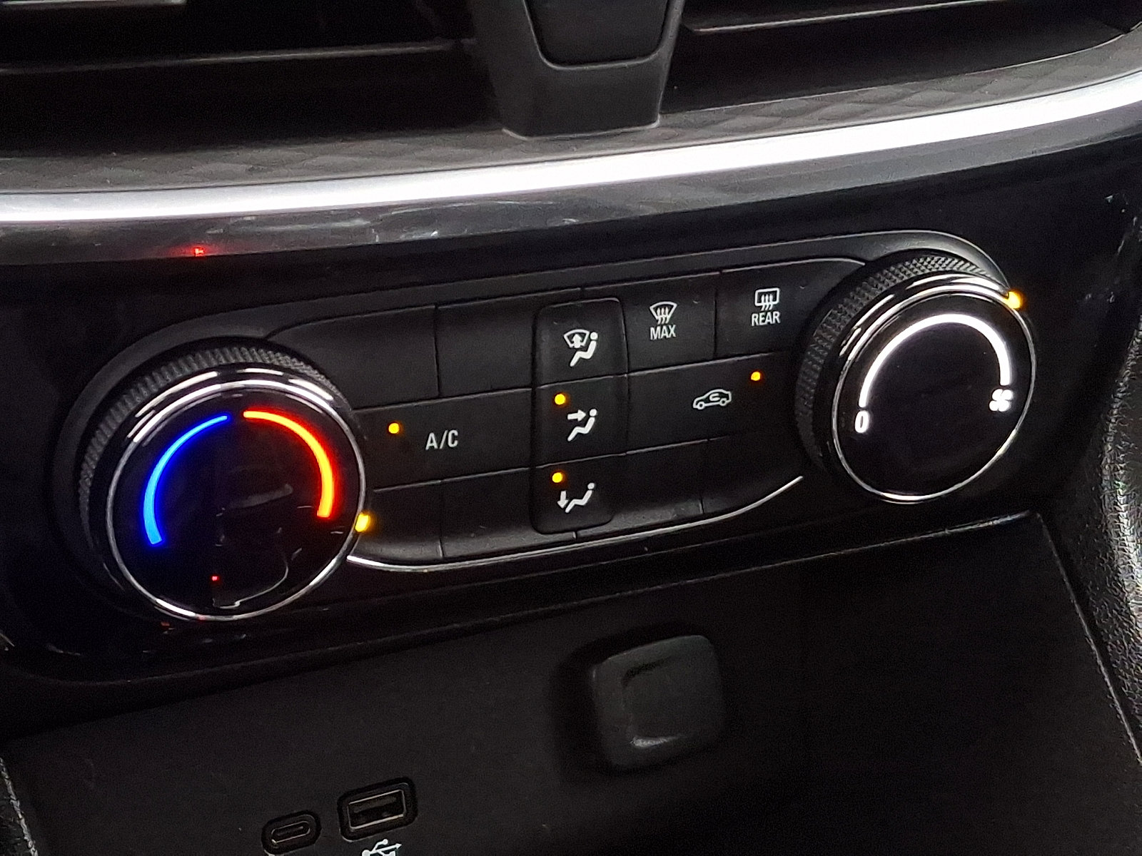 Used 2024 Buick Encore GX Sport Touring image 16