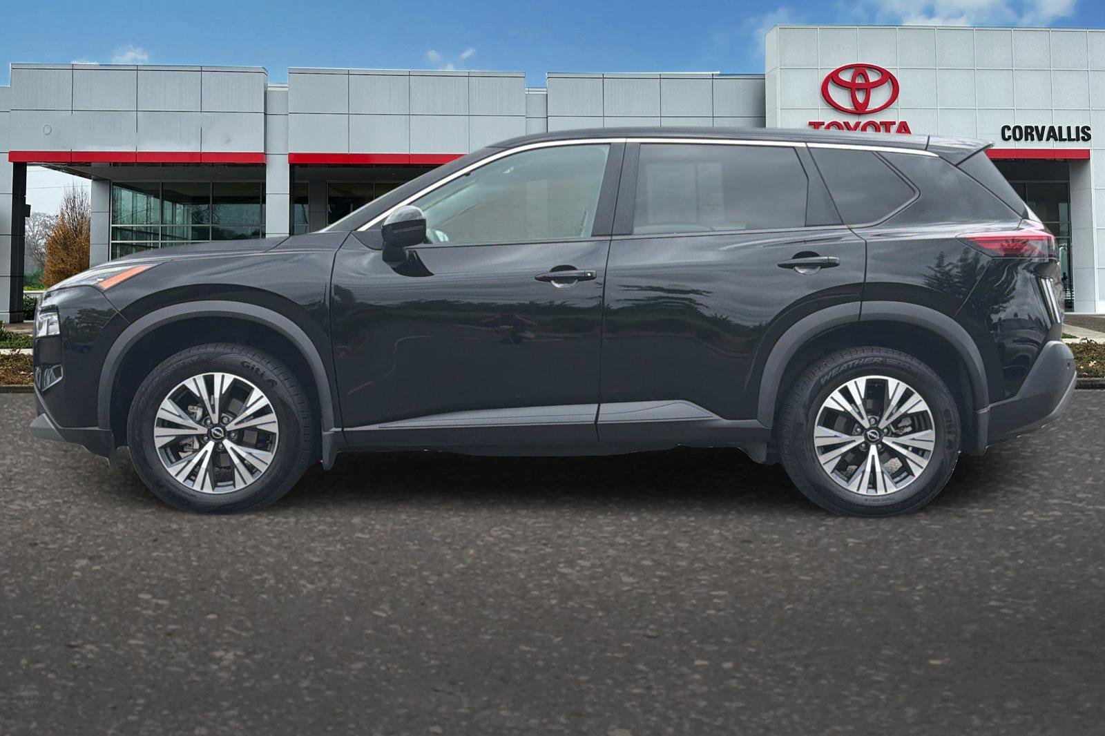 Used 2022 Nissan Rogue SV AWD/4WD image 7
