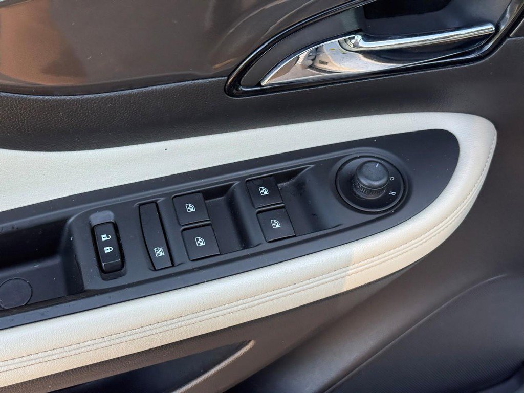 Used 2017 Buick Encore Essence AWD/4WD image 18