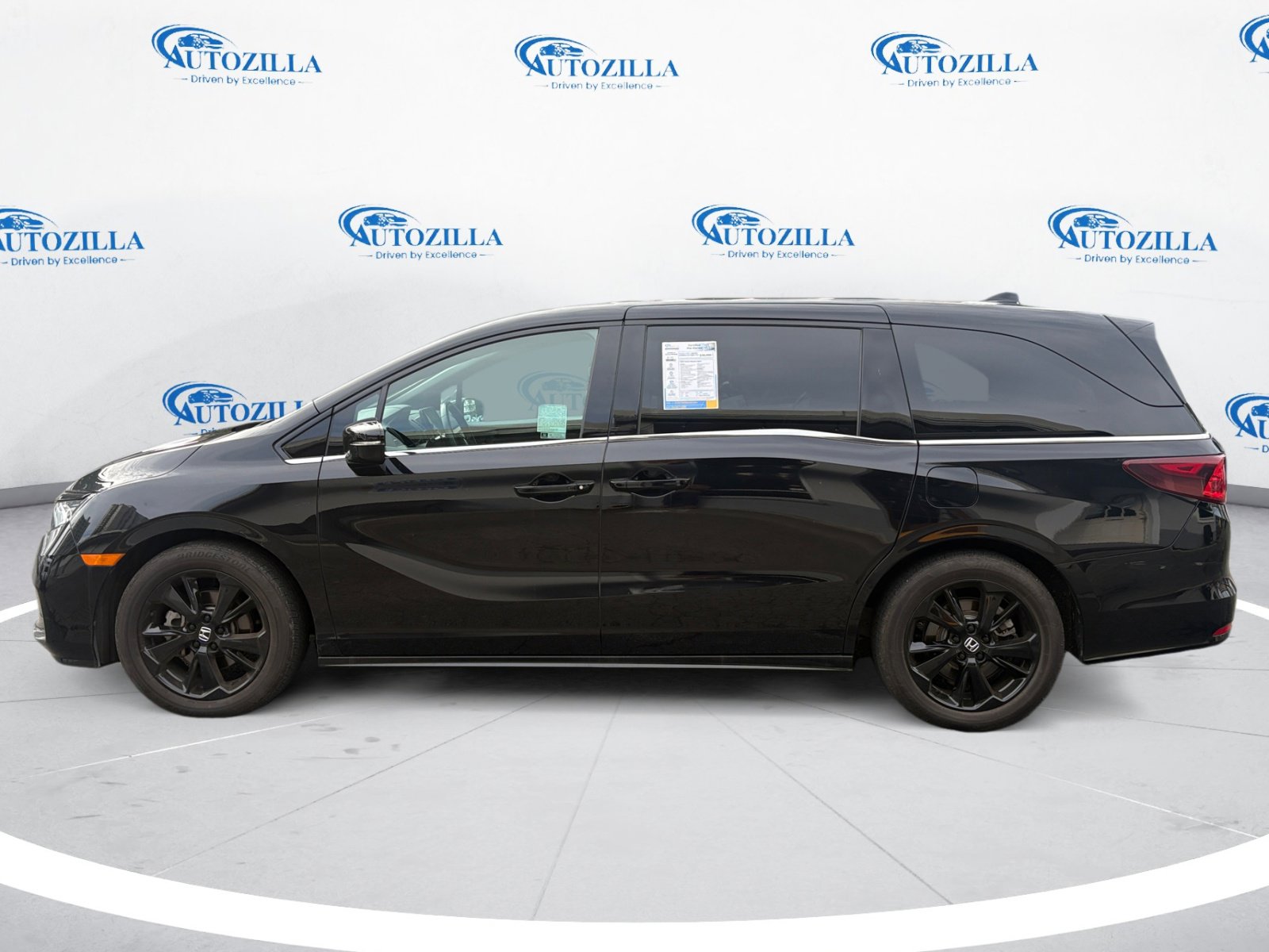 Used 2023 Honda Odyssey Sport image 2