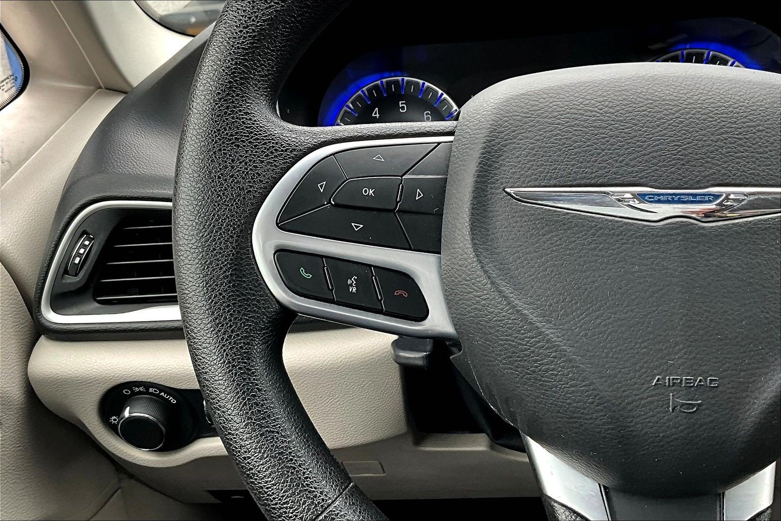 Used 2020 Chrysler Voyager LX FWD image 12