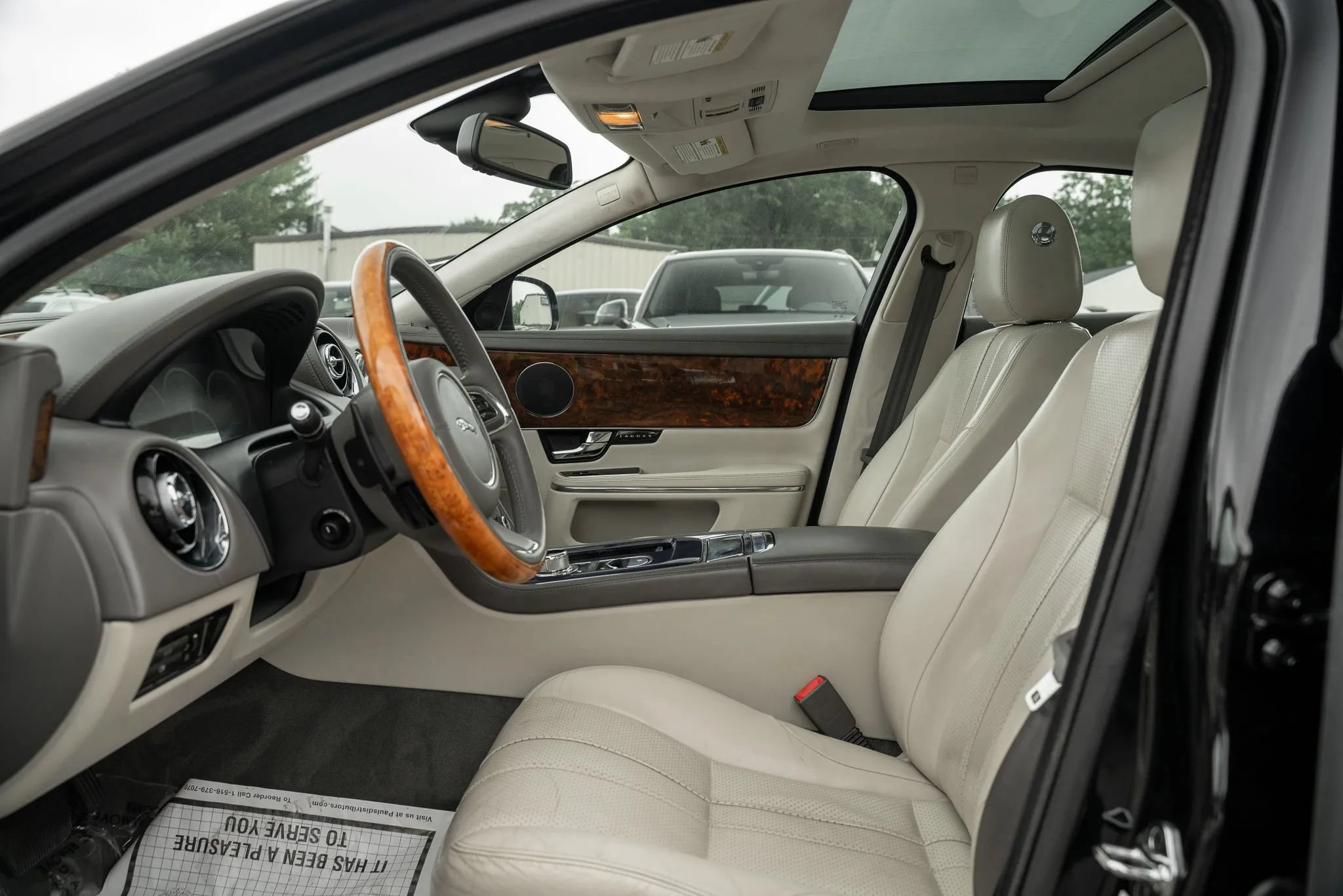Used 2012 Jaguar XJ RWD image 7