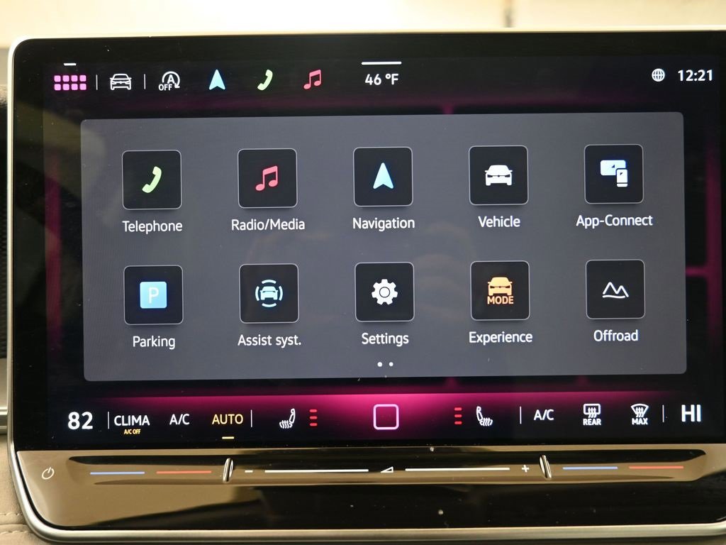 Used 2025 Volkswagen Tiguan SE w/ Panoramic Sunroof Package image 31