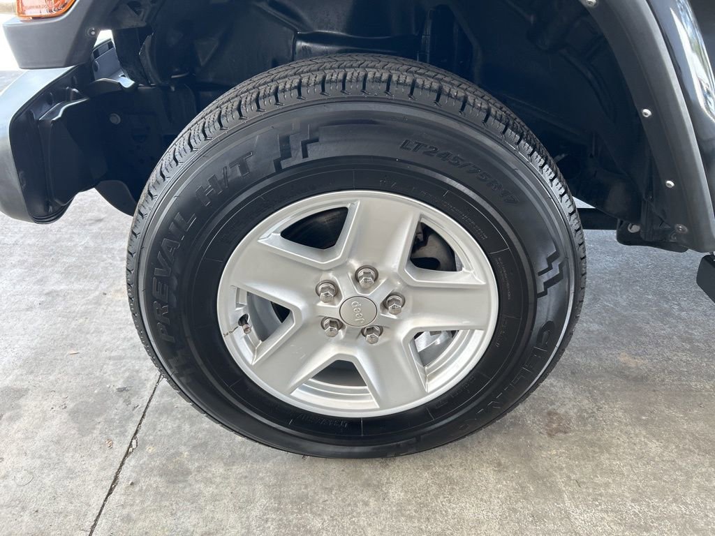 Used 2023 Jeep Gladiator Sport image 14