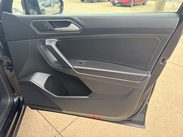 Used 2019 Volkswagen Tiguan SE w/ Panoramic Sunroof Package image 18