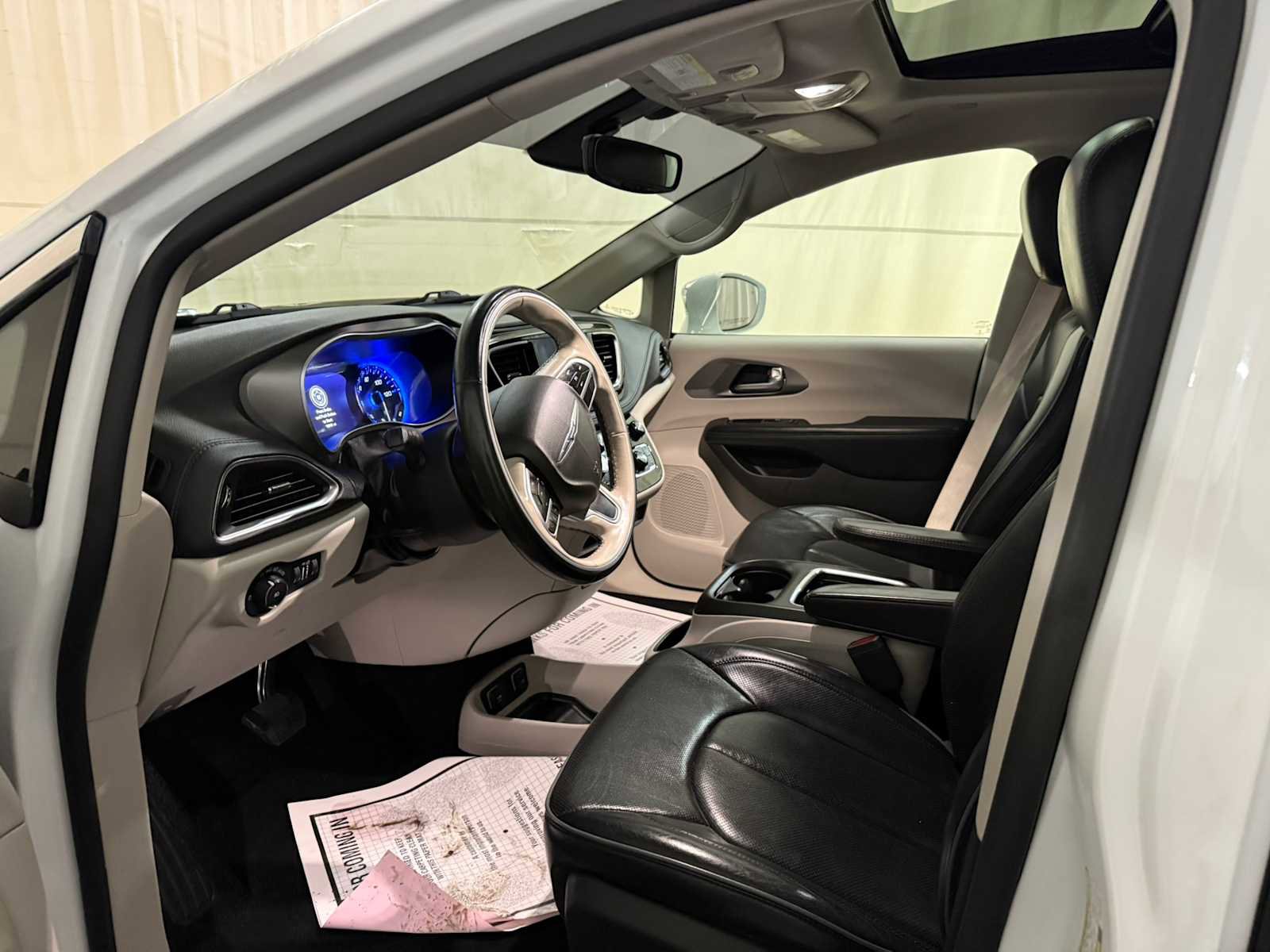 Used 2019 Chrysler Pacifica Limited image 19