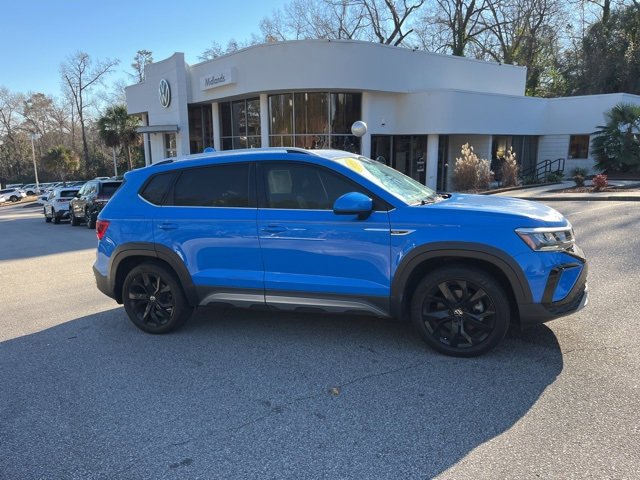 Used 2023 Volkswagen Taos SE image 2