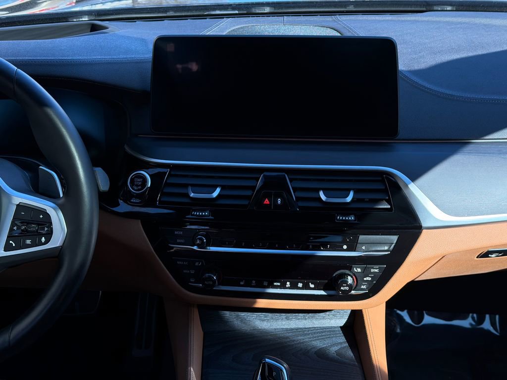 Used 2023 BMW M550i xDrive w/ Executive Package image 18