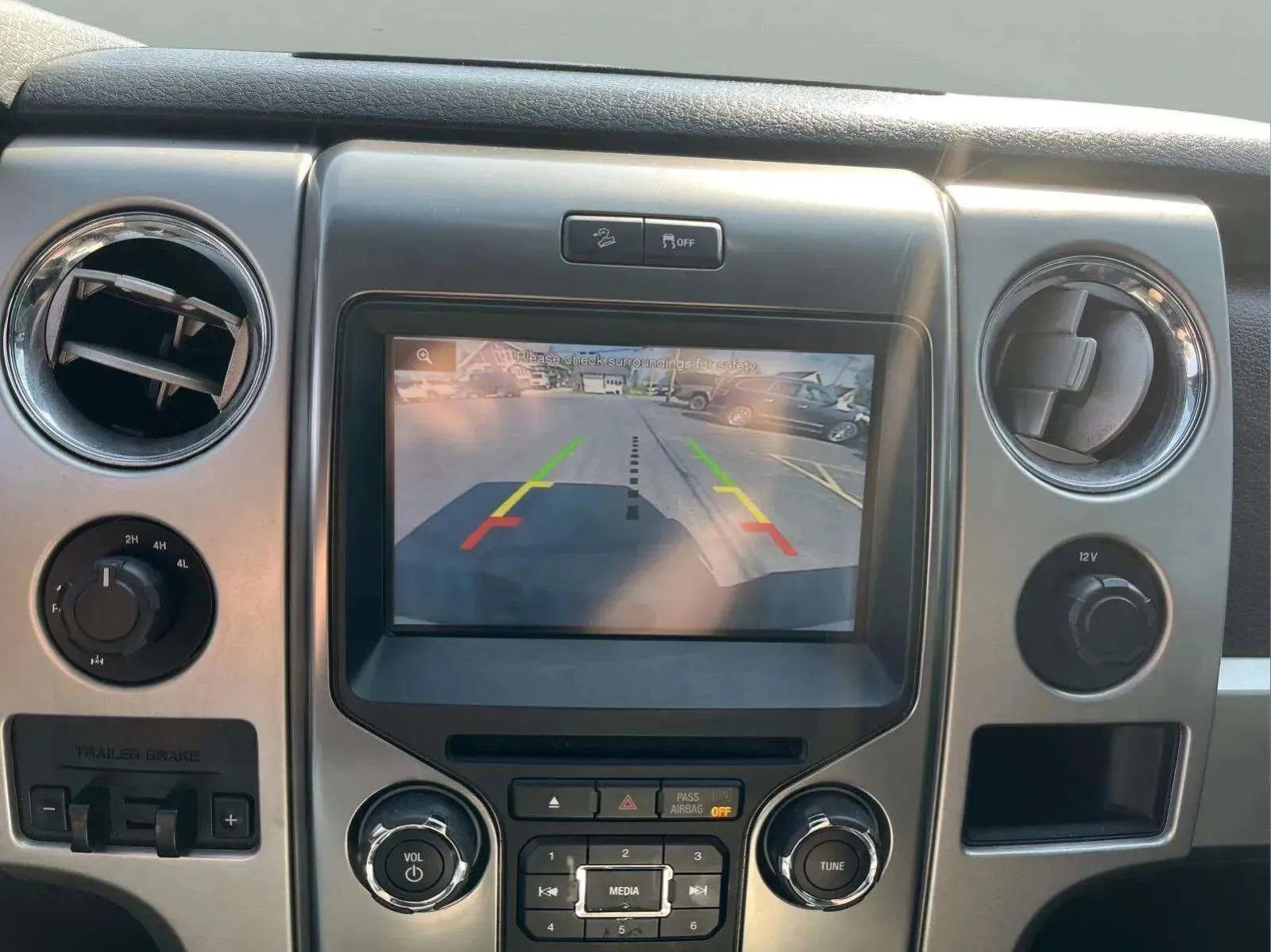 Used 2014 Ford F150 FX4 w/ Equipment Group 402A Luxury AWD/4WD image 13