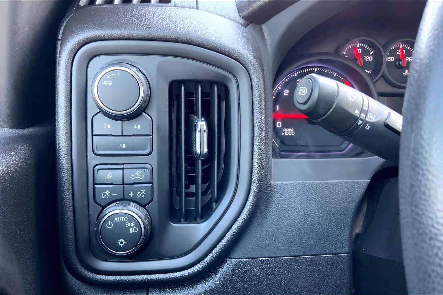 Certified 2024 Chevrolet Silverado 2500 Custom w/ Custom Value Package AWD/4WD image 33