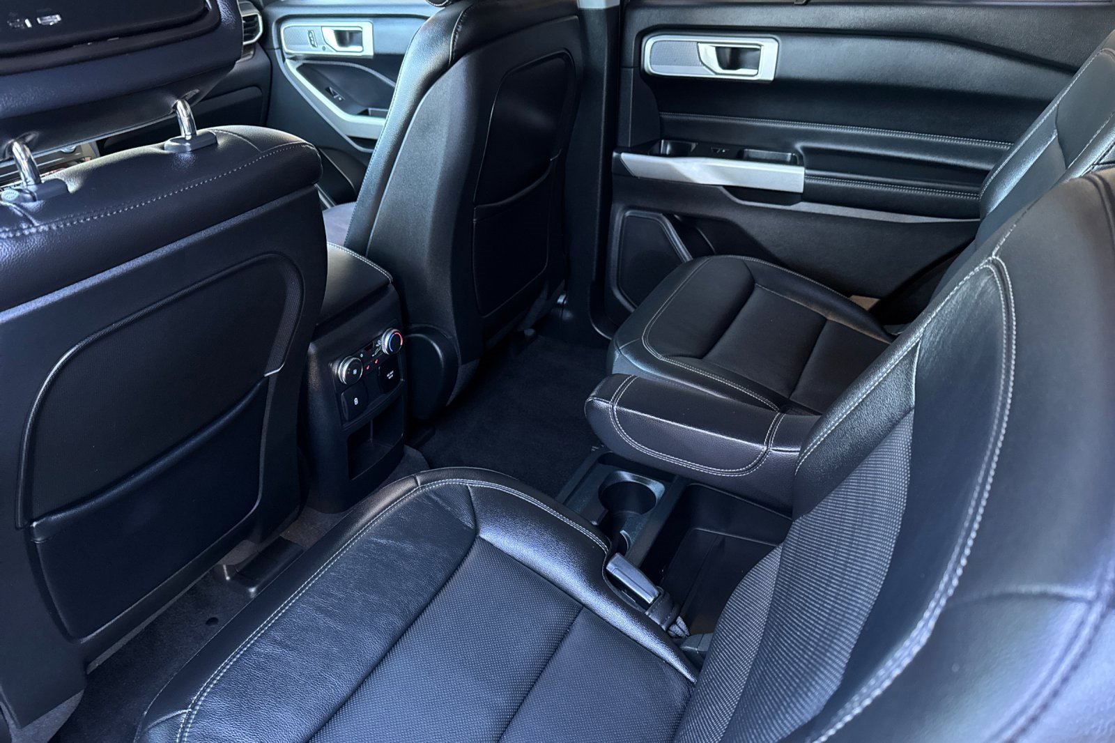 Used 2020 Ford Explorer Limited w/ Class III Trailer Tow Package image 11