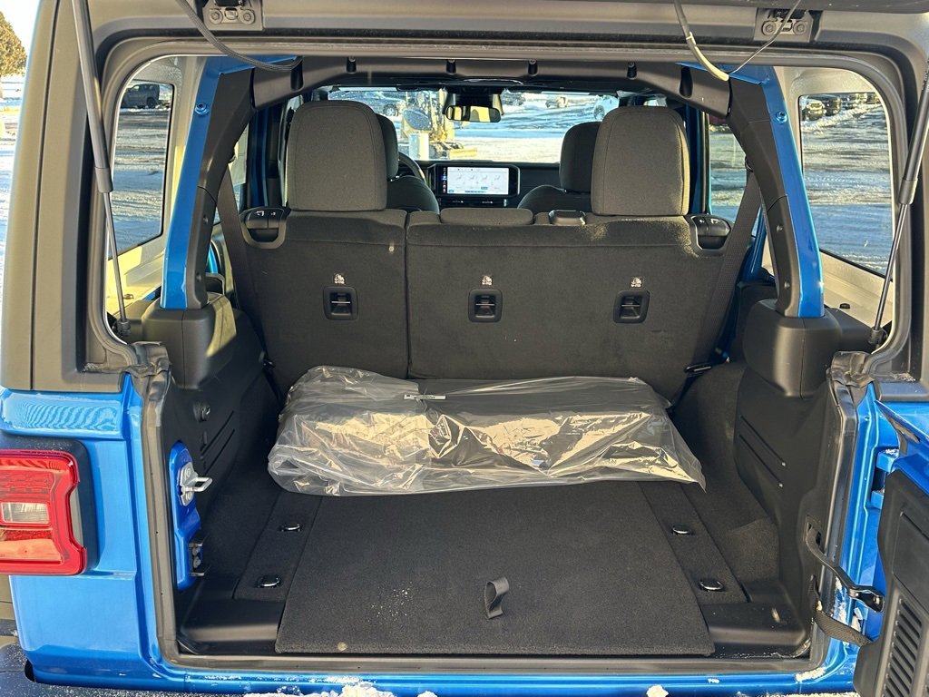 New 2025 Jeep Wrangler Unlimited Rubicon image 14