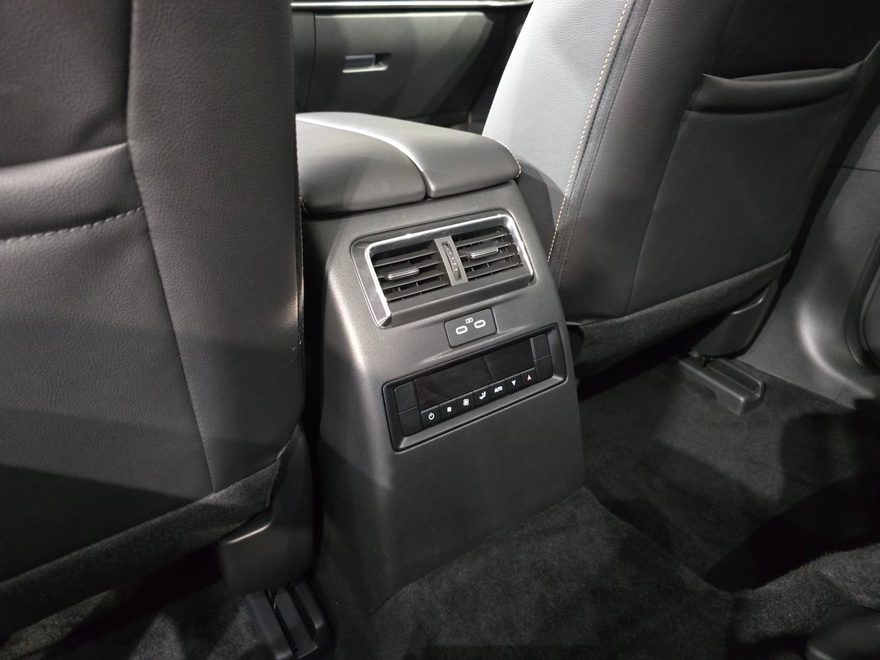 Used 2024 MAZDA CX-90 3.3 Turbo w/ Premium Package image 40