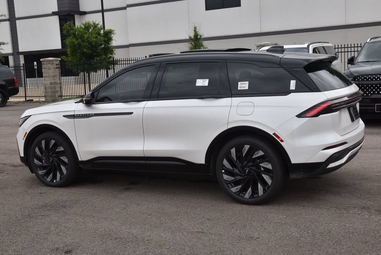 New 2026 Lincoln Nautilus Reserve w/ Jet Appearance Package AWD/4WD image 17